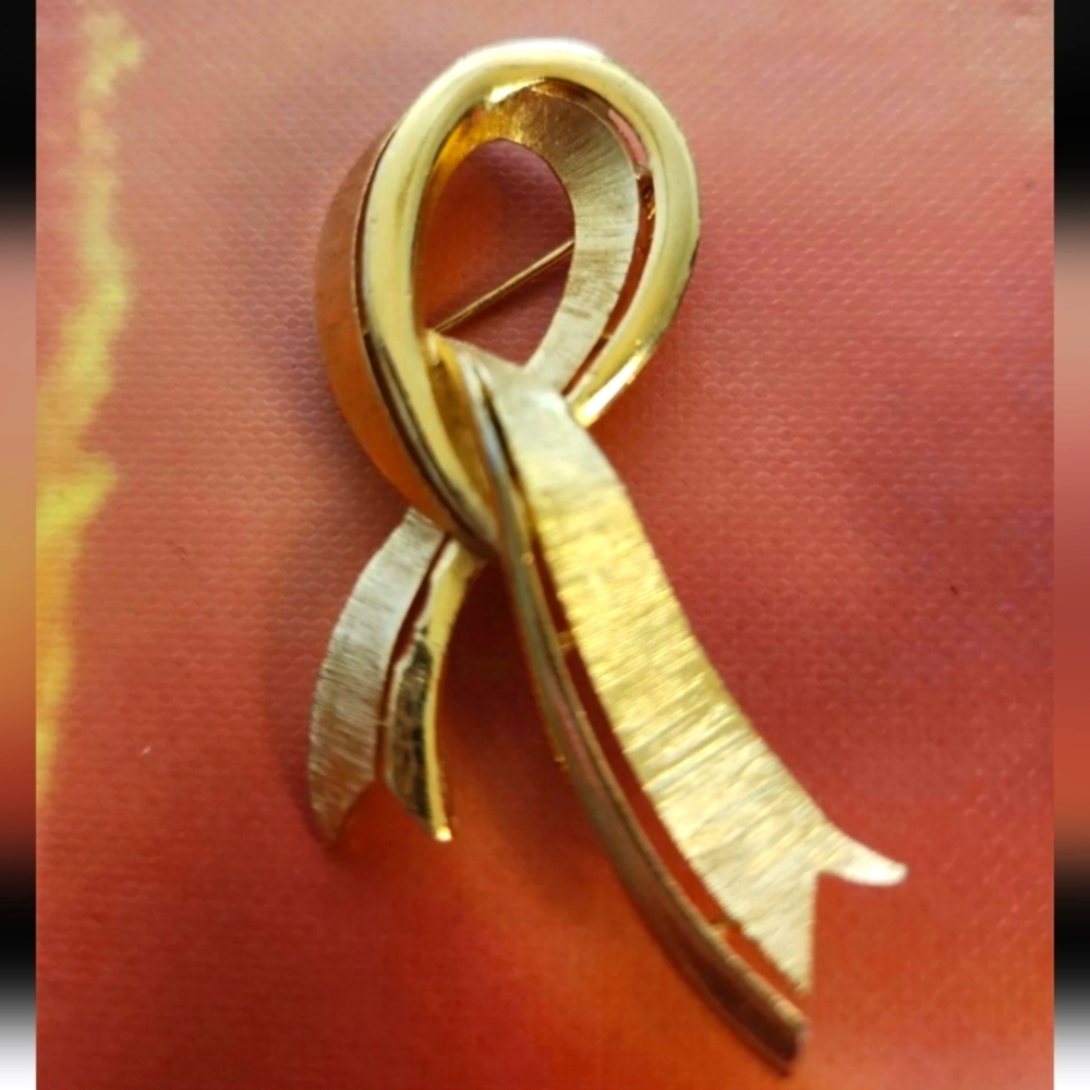 Goldstone Ribbon Brooch